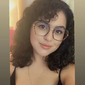 Meet your Posher, Camille